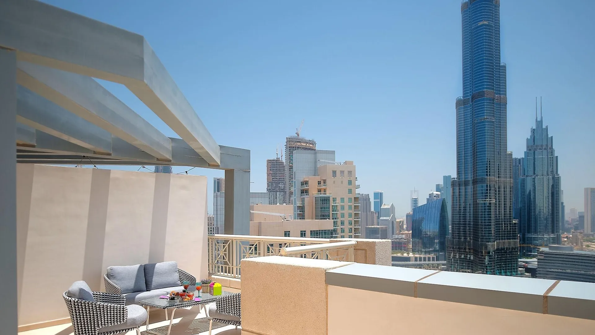 Dream Inn - Apartment With Private Terrace, 29 Boulevard Downtown Dubai